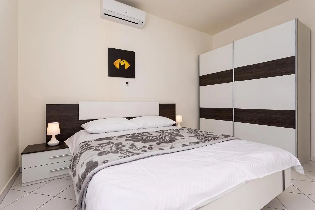 Room 2 D&D, Baska, No Kitchen! 克罗地亚